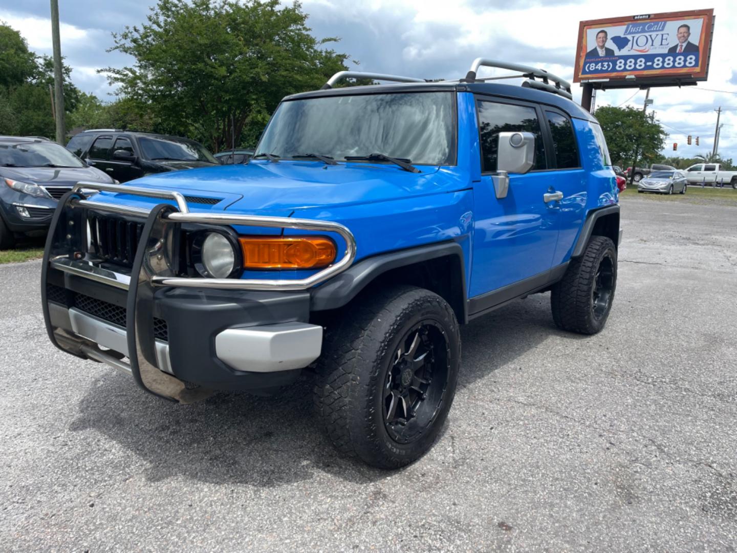 2007 BLUE TOYOTA FJ CRUISER BASE (JTEZU11F970) with an 4.0L engine, Automatic transmission, located at 5103 Dorchester Rd., Charleston, SC, 29418-5607, (843) 767-1122, 36.245171, -115.228050 - Local Trade-in with CD/AUX/Sat/Bluetooth, Power Windows, Power Locks, Power Mirrors, All-weather Flooring, Rear Power Inverter, Keyless Entry, Tow Package. Clean Inside & Out!! 222k miles Located at New Life Auto Sales! 2023 WINNER for Post & Courier's Charleston's Choice Pre-owned Car Dealer AND 2 - Photo#2